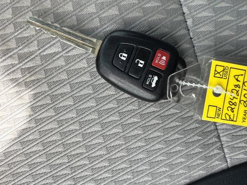 Used 2012 Toyota Camry SE FWD image 17