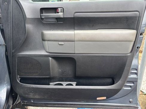 Used 2010 Toyota Tundra 4x4 CrewMax image 47