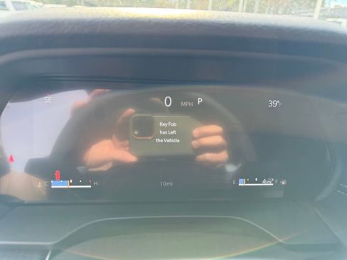 New 2025 Jeep Grand Cherokee Altitude image 15