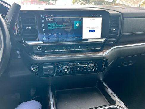 Used 2024 Chevrolet Silverado 2500 LT w/ Texas Edition image 34