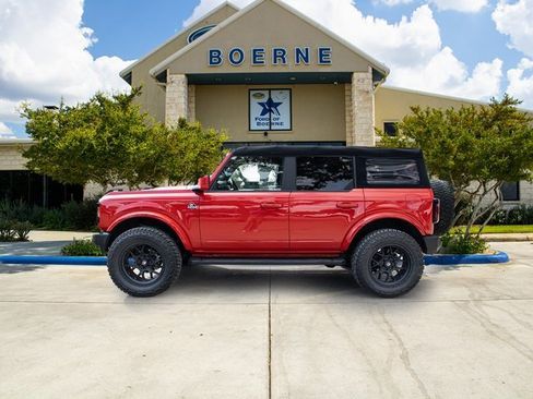 Used 2023 Ford Bronco Outer Banks image 2