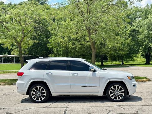 Used 2018 Jeep Grand Cherokee Overland AWD/4WD image 4