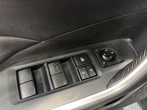 Used 2022 Toyota RAV4 LE FWD image 6