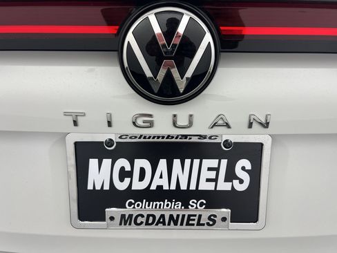 New 2025 Volkswagen Tiguan SE image 7