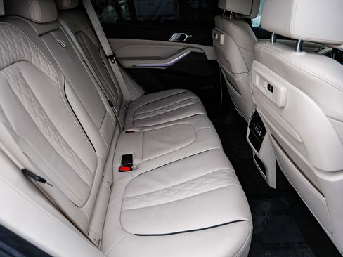 Used 2020 BMW X5 M50i w/ Executive Package image 18