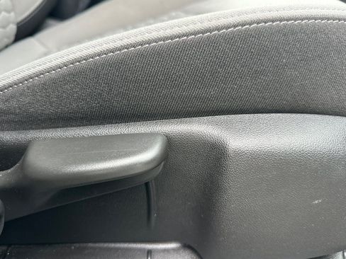 Used 2021 Chevrolet Equinox LS w/ LS Convenience Package image 22