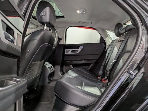 Used 2019 Jaguar XF Prestige image 20