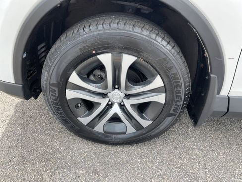 Used 2017 Toyota RAV4 LE AWD/4WD image 9