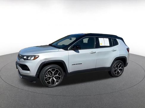 Used 2025 Jeep Compass Limited AWD/4WD image 8