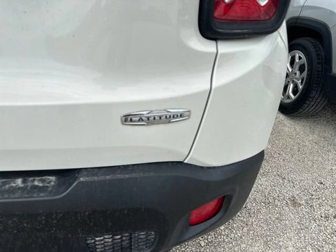 Used 2016 Jeep Renegade Latitude FWD image 25