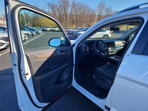 New 2026 Volkswagen Atlas SEL image 10