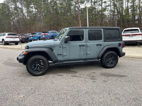 Used 2025 Jeep Wrangler Sport image 39