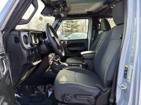 Used 2024 Jeep Wrangler Unlimited AWD/4WD image 12
