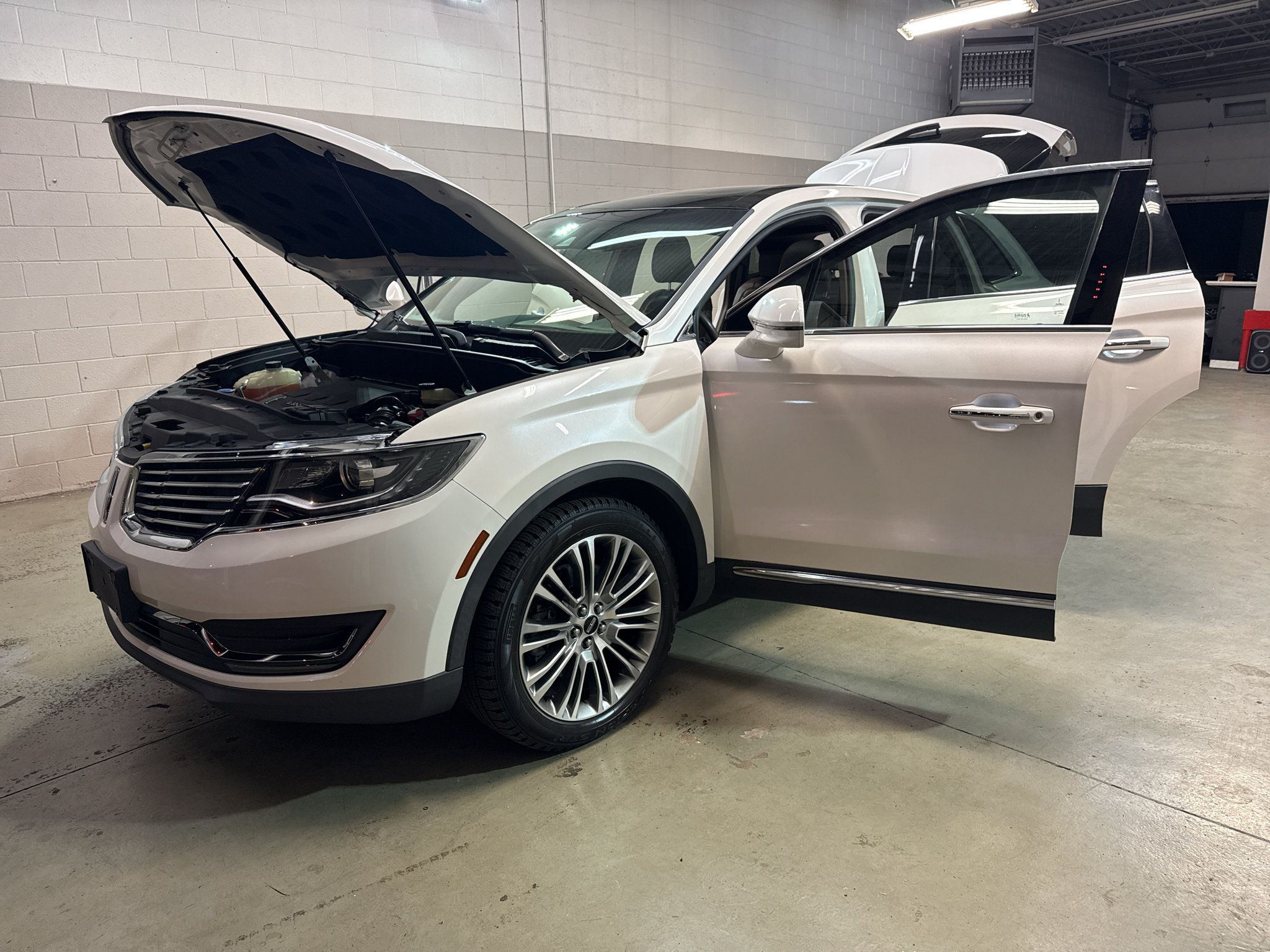Used 2017 Lincoln MKX Reserve w/ Lincoln MKX Climate Package AWD/4WD image 11
