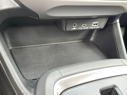 Used 2025 Subaru Crosstrek 2.0i Premium image 31