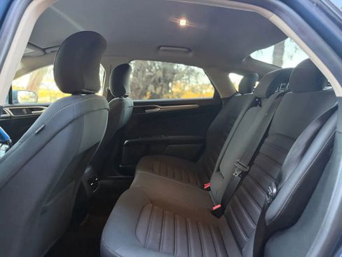 Used 2018 Ford Fusion SE w/ Fusion SE Technology Package image 17