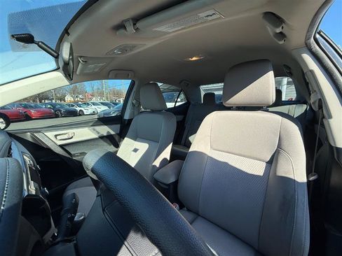 Used 2015 Toyota Corolla LE image 9