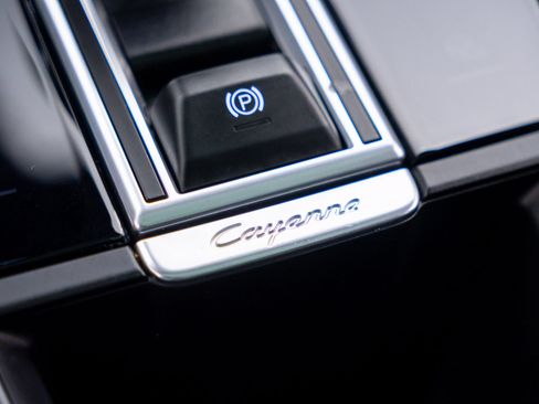 Used 2023 Porsche Cayenne AWD/4WD image 30
