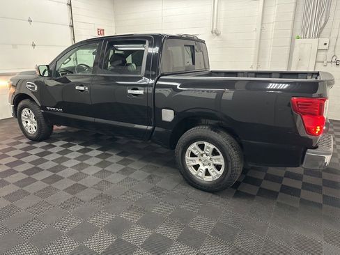 Used 2017 Nissan Titan SV image 6