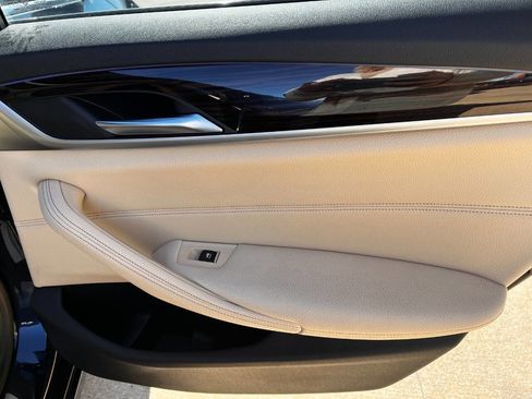 Used 2019 BMW 530e w/ Convenience Package image 19