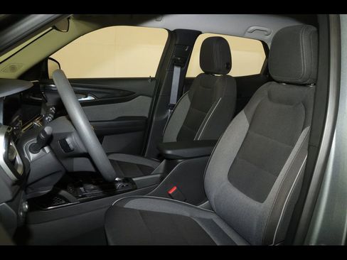 Used 2025 Chevrolet TrailBlazer LT FWD image 9