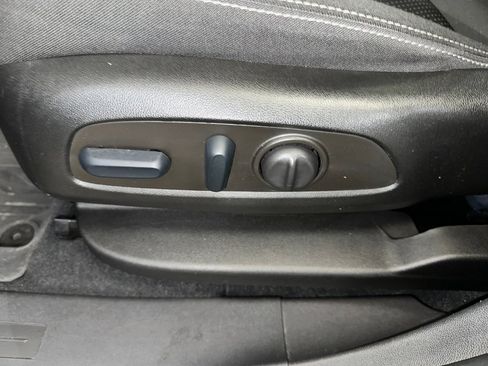 Certified 2022 GMC Terrain SLE w/ Driver Convenience Package image 3