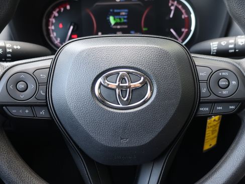Used 2024 Toyota RAV4 LE AWD/4WD image 24