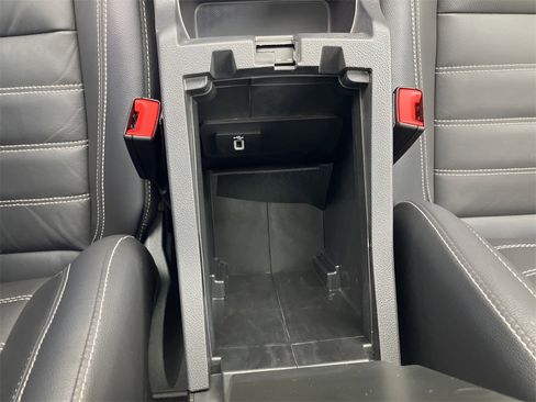 Used 2018 Ford Escape Titanium w/ Ford Safe & Smart Package image 30
