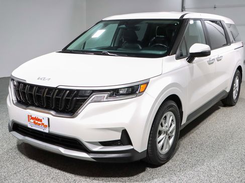 Used 2023 Kia Carnival LX image 32