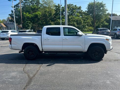 Used 2022 Toyota Tacoma SR AWD/4WD image 5