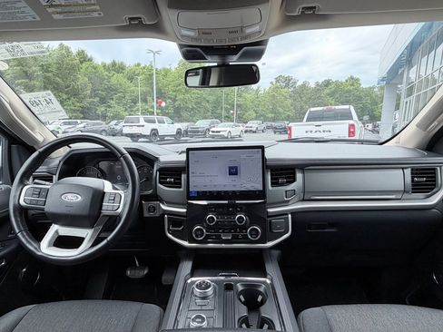 Used 2024 Ford Expedition XLT AWD/4WD image 11