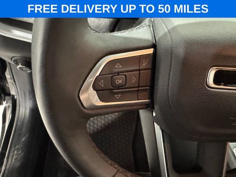 Used 2025 Jeep Compass Latitude w/ Sun & Sound Group AWD/4WD image 6