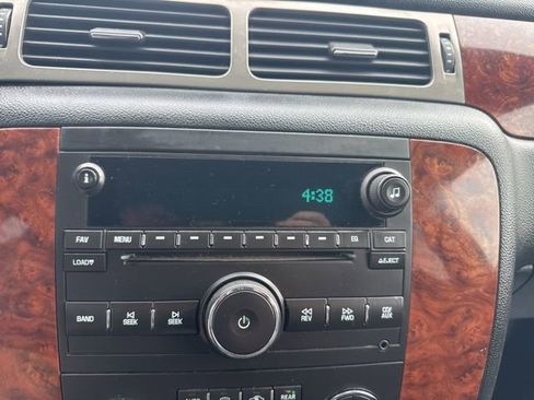 Used 2009 Chevrolet Suburban LT w/ Luxury Package image 19