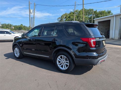 Used 2017 Ford Explorer XLT w/ Equipment Group 202A FWD image 3