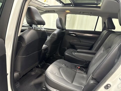 Used 2022 Toyota Highlander Platinum AWD/4WD image 14