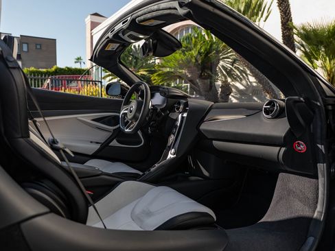 Used 2024 McLaren 750S image 24