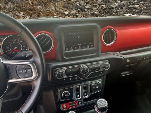 Used 2019 Jeep Wrangler Rubicon image 6