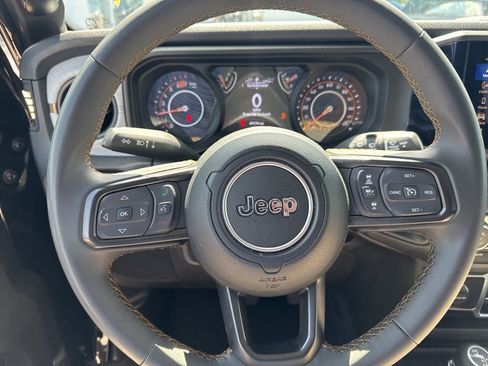 Used 2025 Jeep Wrangler Unlimited Sport AWD/4WD image 11