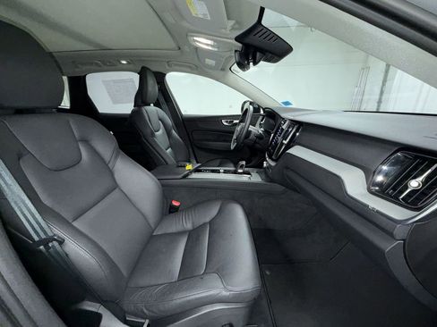 Used 2025 Volvo XC60 B5 Plus image 9