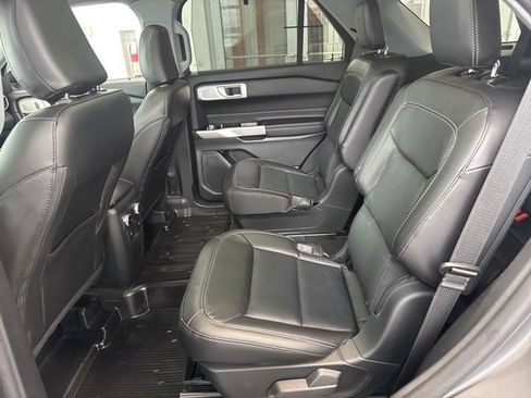 Used 2023 Ford Explorer Limited w/ Limited Technology Package image 18