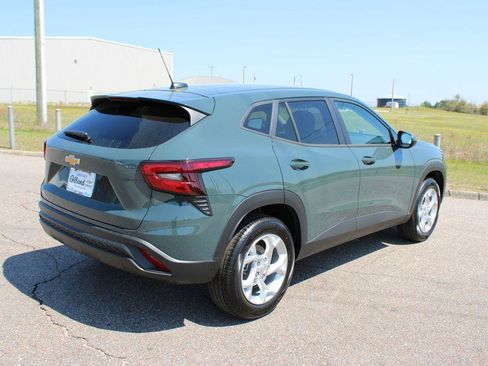 New 2026 Chevrolet Trax LS image 17