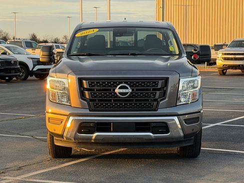 Used 2024 Nissan Titan SV w/ SV Convenience Package image 11