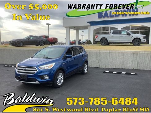 Used 2017 Ford Escape SE image 1