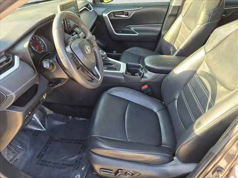 Used 2020 Toyota RAV4 XLE Premium FWD image 15