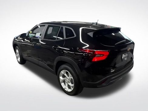 Used 2026 Chevrolet Trax LS w/ LS Convenience Package FWD image 10