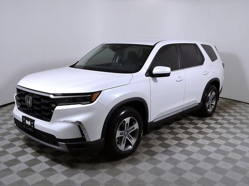 Used 2025 Honda Pilot EX-L image 3