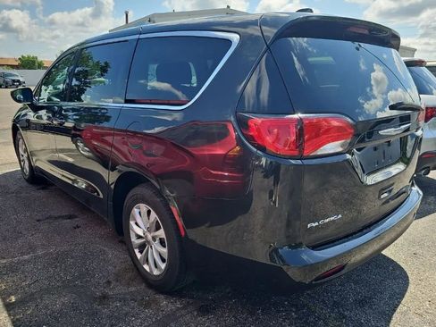 Used 2017 Chrysler Pacifica Touring w/ Tire & Wheel Group image 3