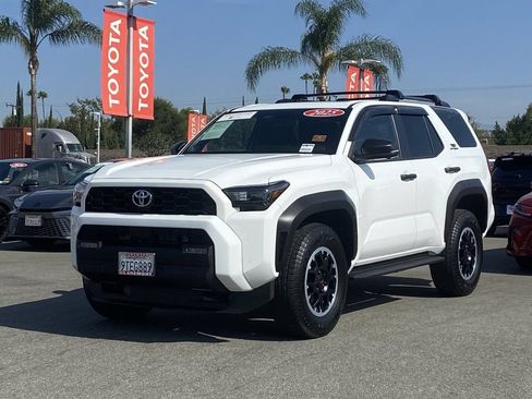 Certified 2025 Toyota 4Runner TRD Off-Road Premium AWD/4WD image 39