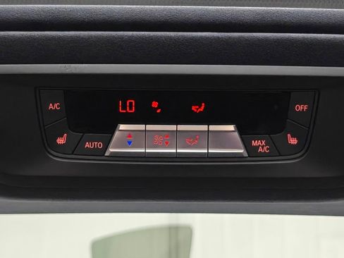Used 2022 BMW X7 xDrive40i w/ M Sport Package AWD/4WD image 38