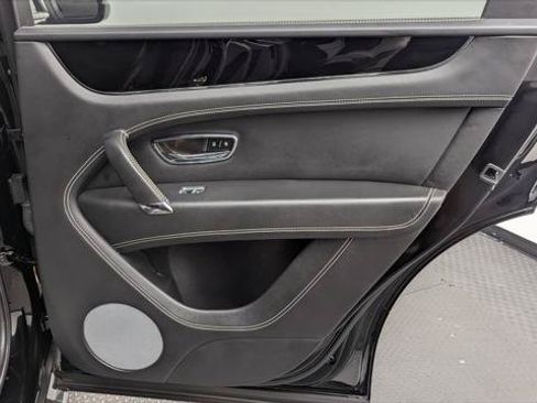 Used 2018 Bentley Bentayga AWD/4WD image 19